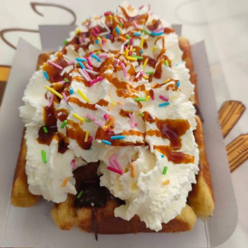 gofre con nata montada _la Churreria de Cascales